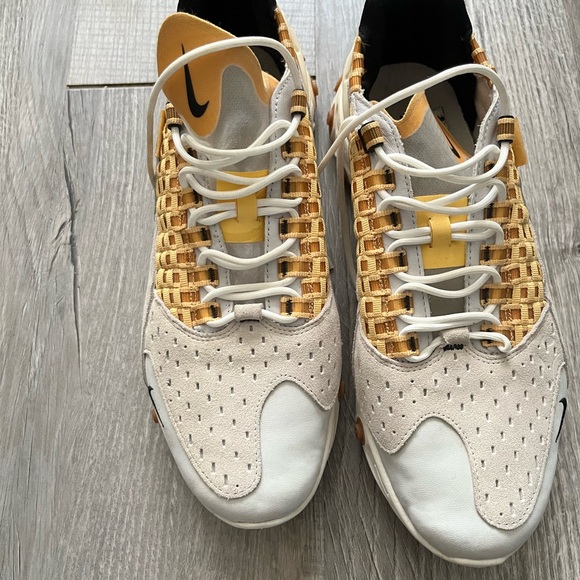 Nike React Sertu Running Size 10 Grey Honeycomb sneakers